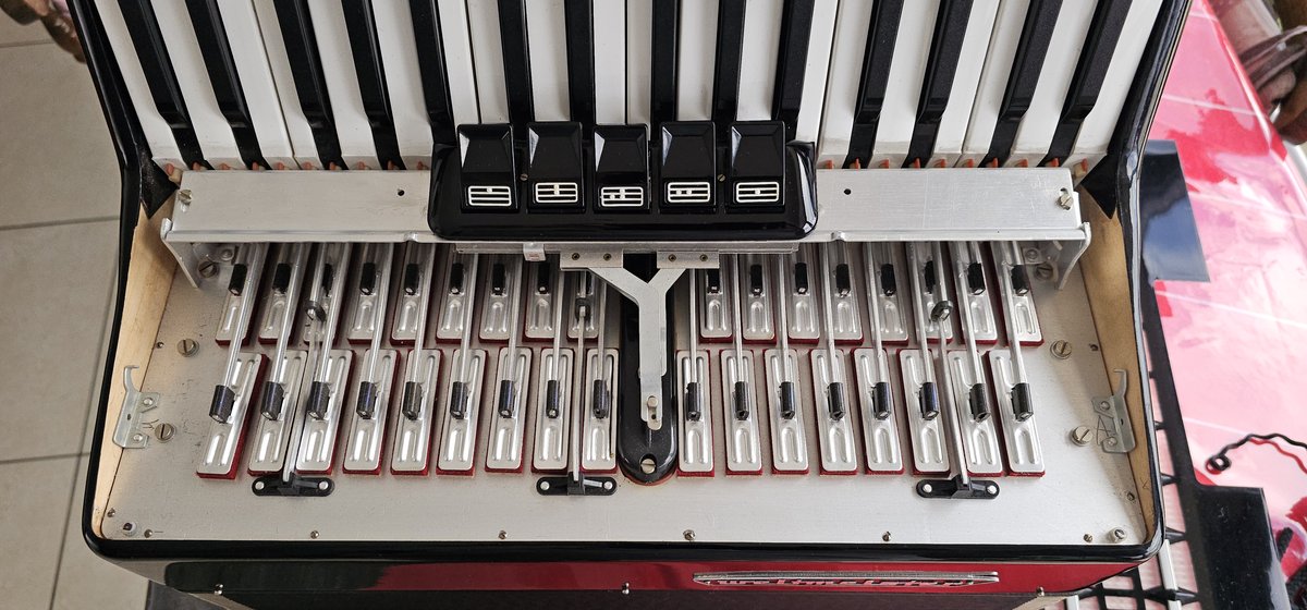 Weltmeister Serino 80 Bass LMM Three Voice Treble Plate